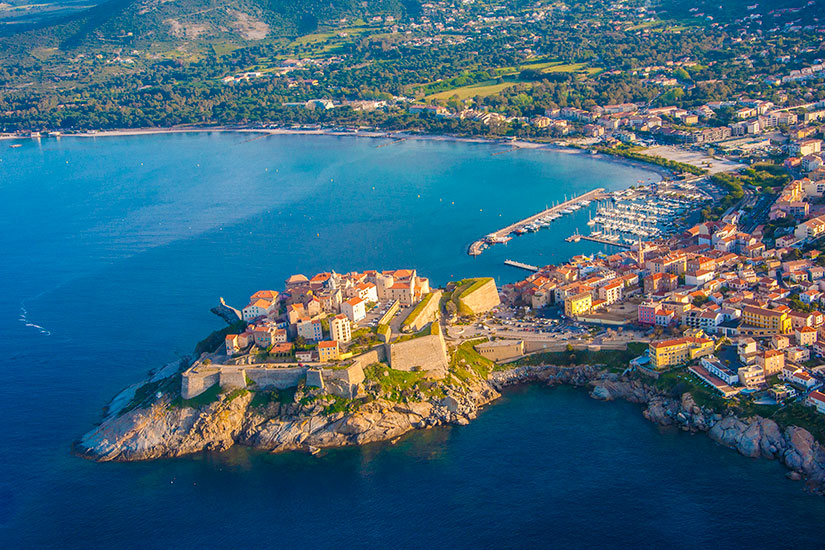 http://images.national-tours.fr/(Image)-image-France-Corse-vue-aerienne-85-fo_108939732-09032017.jpg